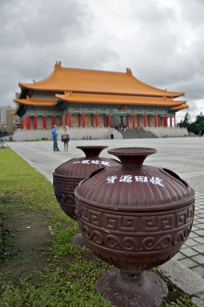 Waste containers. National Theater at the Liberty Square 