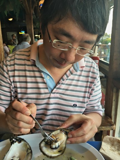 Phillippi Creek Oyster Bar Creek Combo Pot - Shucking Steamed Oysters