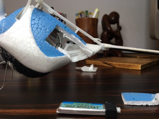 Built-in lipo removed, and space made for bigger lipo