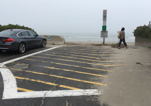 One public access point to Drakes Island Beach