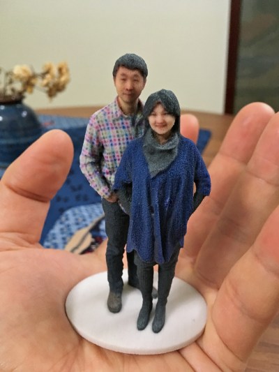 3D selfie in 1:20 scale in my palm after one spray of clear satin acrylic varnish