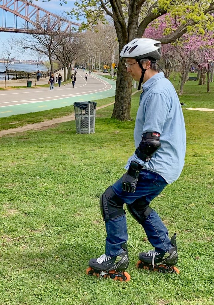 You can't be in the scissor posture without first learning to master the squatting posture