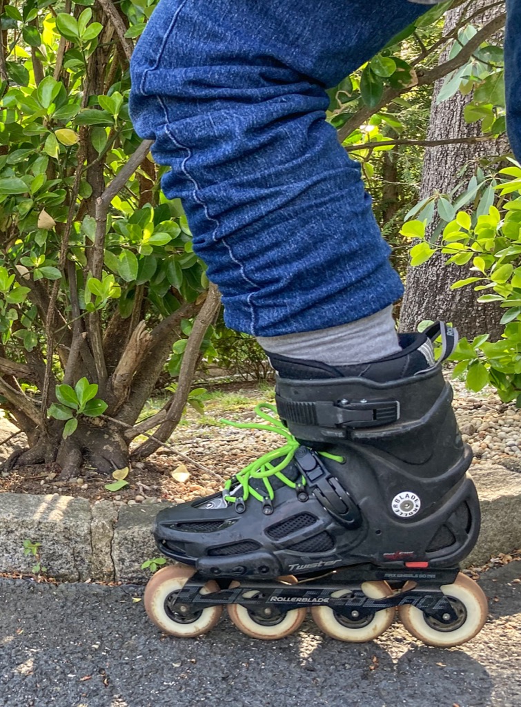 Urban inline skates have buckled straps that also provide great support for my shins and ankles. They allow me to bend my ankles forward, while they continue to provide snug support from sides. 