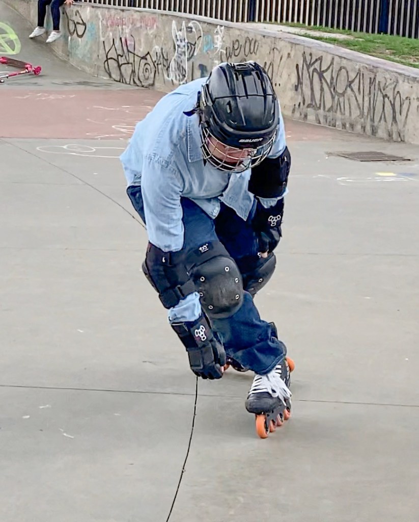 In the following pictures, the skater is skating backward, and is about to topple forward again. Because of the squatting posture, the skater's center of gravity is low, and his muscled are primed to respond. He has many choices for recovery. 