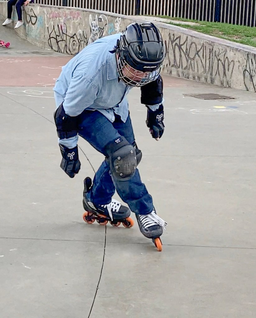 In the following pictures, the skater is skating backward, and is about to topple forward again. Because of the squatting posture, the skater's center of gravity is low, and his muscled are primed to respond. He has many choices for recovery. 