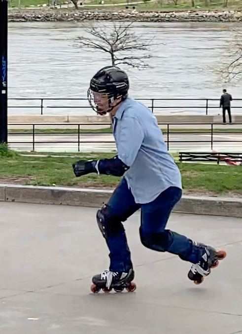 The right skate lands hard. The right knee and right ankle bend in order to absorb the impact.