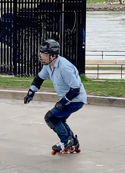 The right skate lands hard. The right knee and right ankle bend in order to absorb the impact.