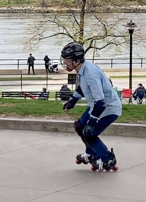 While running towards the ramp, the left leg releases stored energy from the squatting posture, allowing the right leg to cross over in a lunge.
