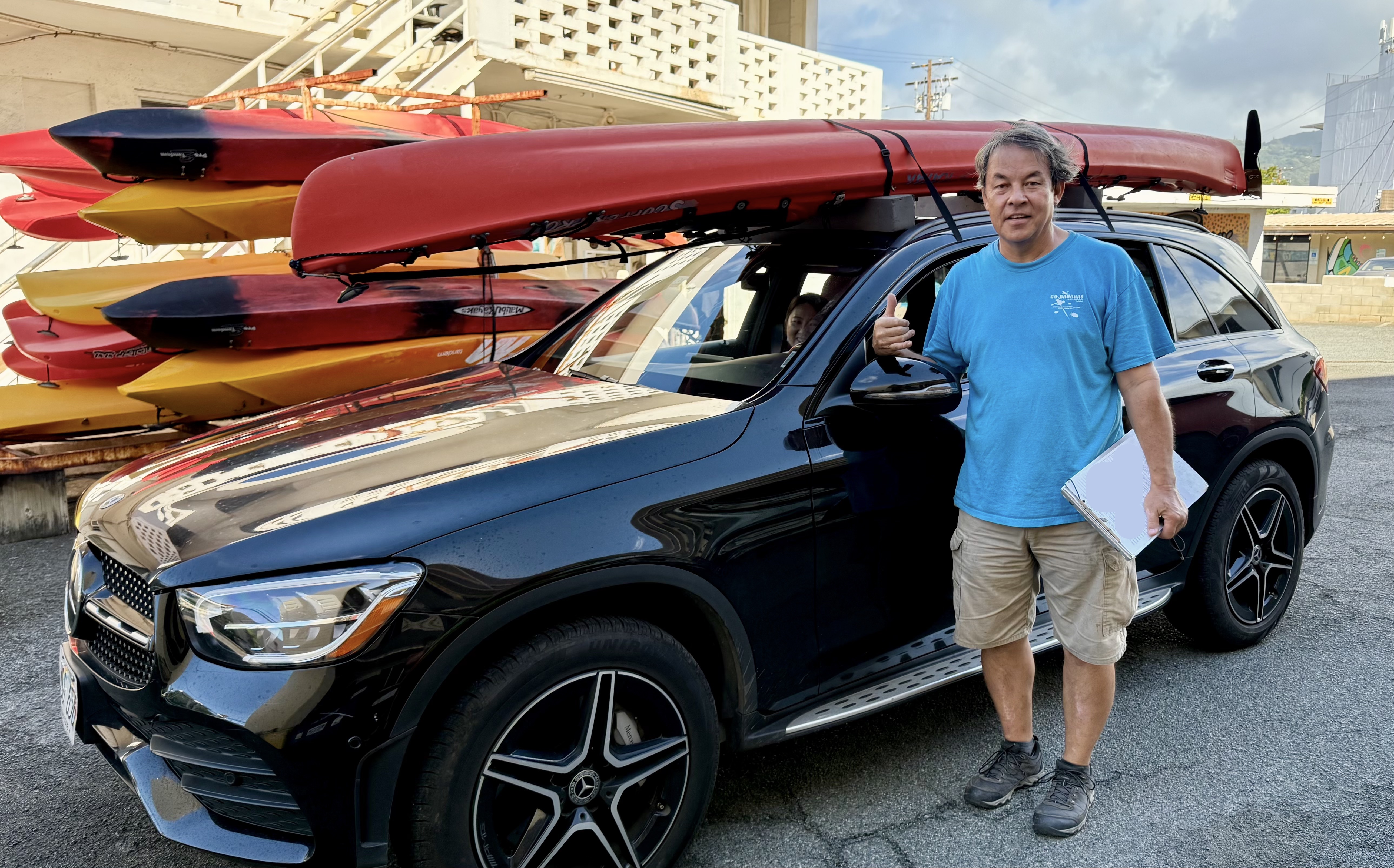 Go Bananas Kayak Rental - John showed how to secure kayak to car