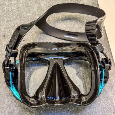 Hawaii 2025 - Snorkeling - Skirt and nose pocket of a diving mask