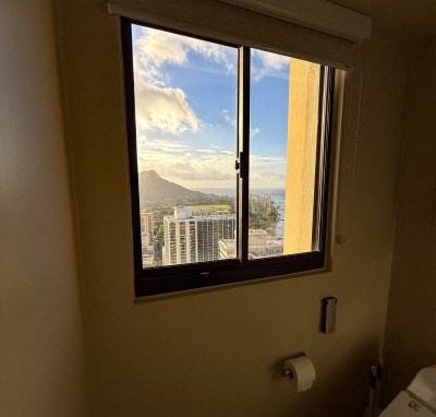 Picturesque sunrise view of Diamond Head from Kuhio Beach residence - a day at Kuhio Beach Park